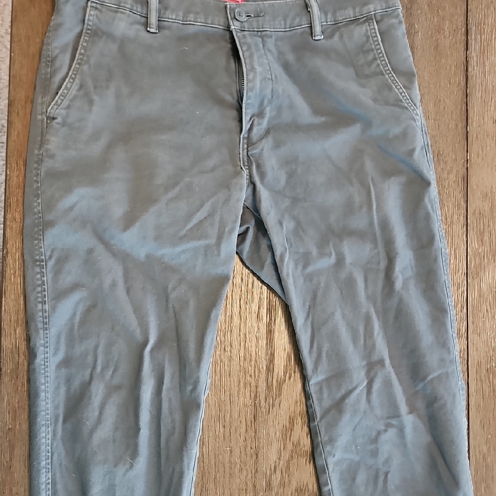 Levi's Men's Gray Chinos